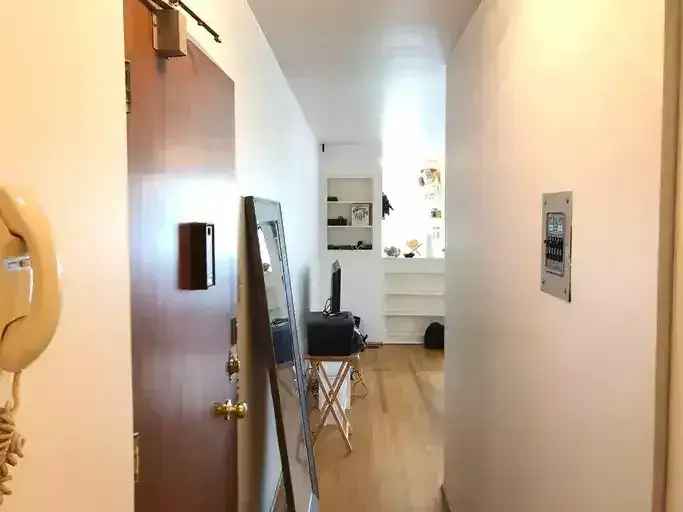 1636 West 10th Avenue Apartment Vancouver