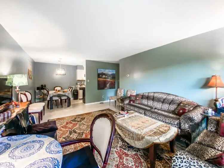 Condo For Sale in West Vancouver, British Columbia