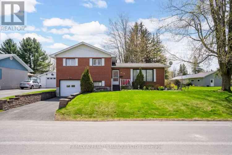 Maxville Brick Side-Split Home 3 Bedrooms Updated Kitchen Sunroom