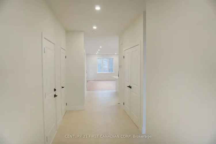 Townhouse For Sale in 200, University Avenue West, Waterloo, Ontario