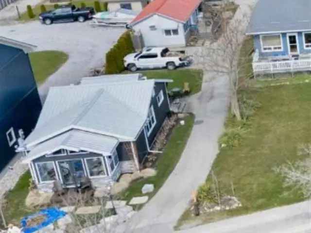 House For Sale in Turkey Point, Ontario