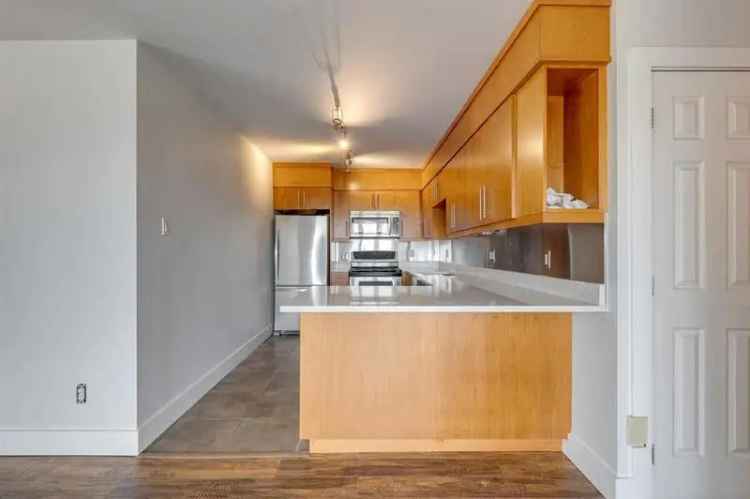 Downtown Calgary Condo - 2 Beds, 2 Baths, Updated, 1185 Sq Ft