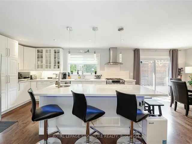 House For Sale in Oakville, Ontario