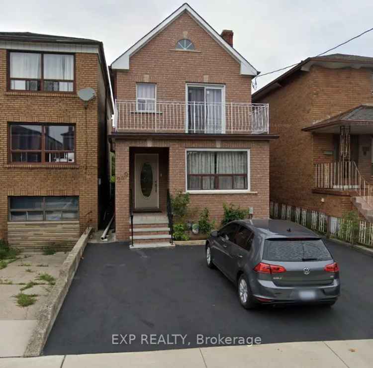 House For Sale in Toronto, Ontario