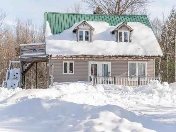 2-Storey House for Sale in Montérégie