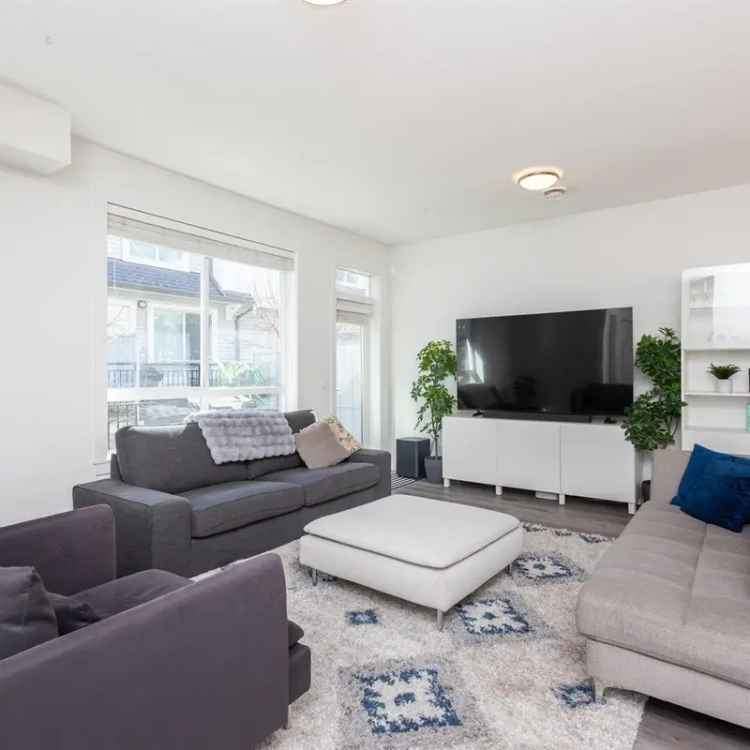 3-Bed 25-Bath Townhouse in Tynehead Park