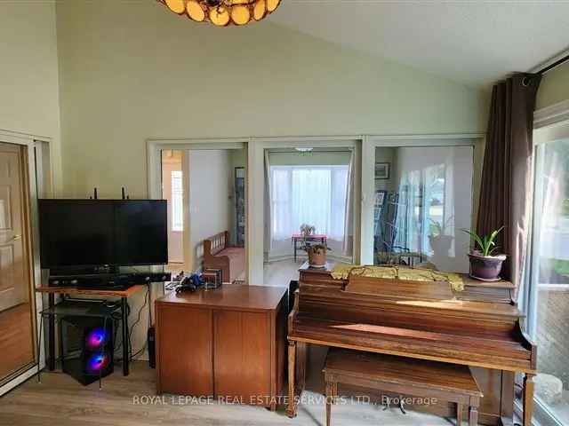 House For Sale in Tillsonburg, Ontario