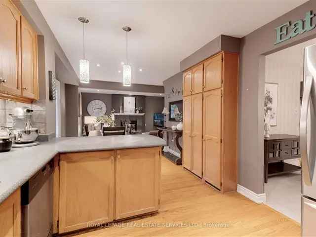 House For Sale in Oakville, Ontario