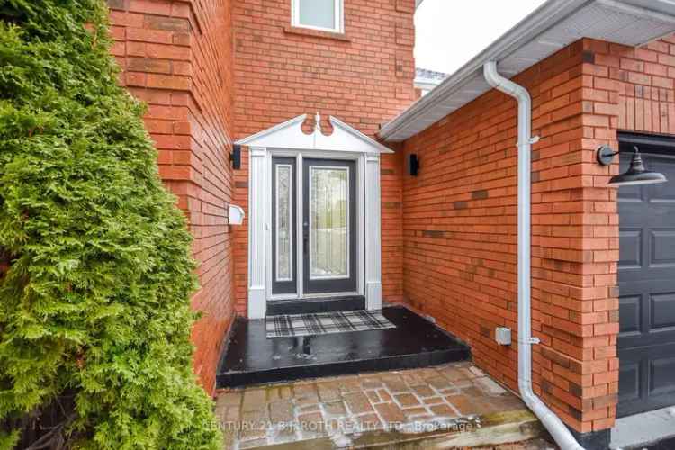 Large 4 Bedroom 2 Storey Home in Kingswood Fully Renovated