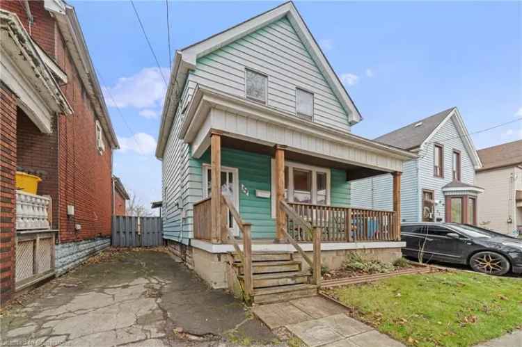 House For Sale in Hamilton, Ontario