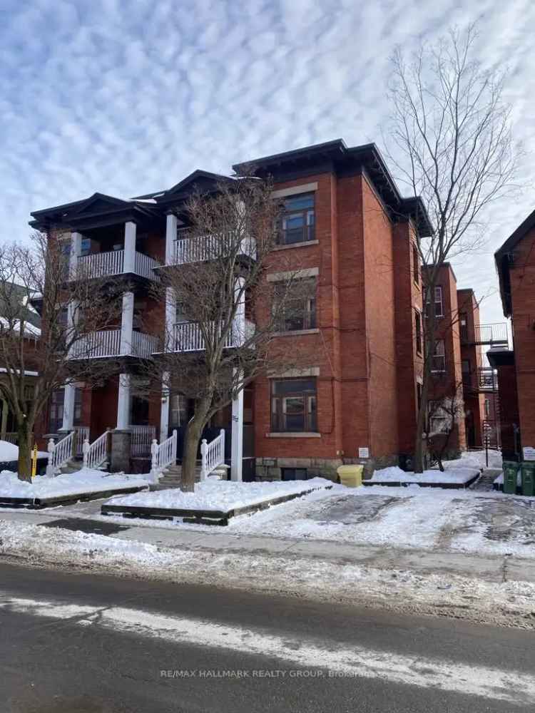 8-Unit Apartment Building in Heritage District Updated Amenities