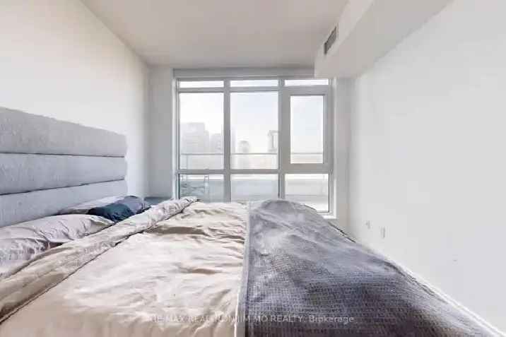 King West 2 Bedroom Condo for Lease 813 Sq Ft 283 Sq Ft Terrace