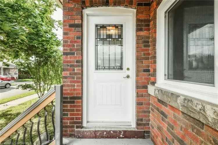 House For Sale in Hamilton, Ontario