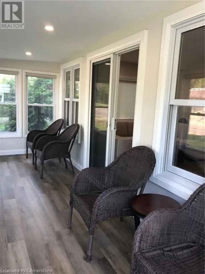 Charming 3-Bedroom Beach Cottage - Completely Renovated