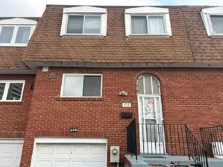 5 Bed 4 Bath Fully Renovated House For Rent Near Amenities