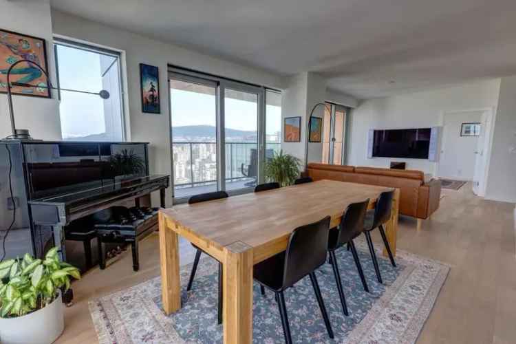 Yaletown Condo for Sale: Panoramic Views, 3 Beds, Luxurious Amenities