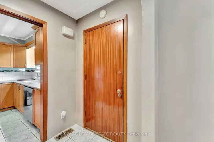 House For Sale in Hamilton, Ontario