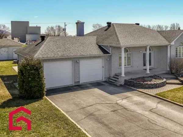 Bungalow for Sale Montérégie 5 Bedroom Potential 2 Double Garages