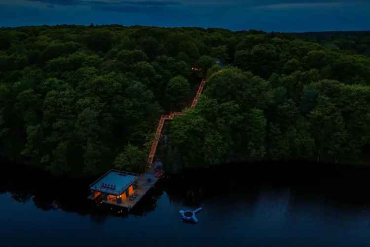 Bird's Nest Cottage Offers Soaring Timber Ceilings To Match Huge Views