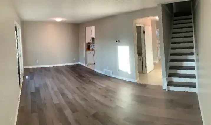 Updated 3 Bed 1.5 Bath Townhouse in Spruce Grove – Pets Welcome