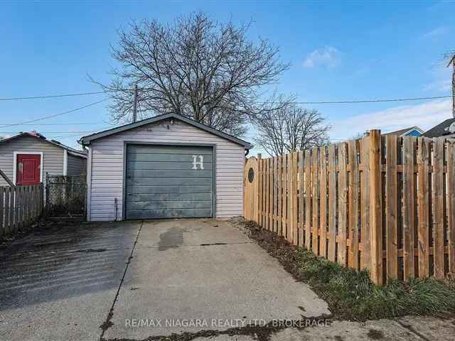 2 Bedroom Bungalow Niagara Falls Close To Schools and Falls