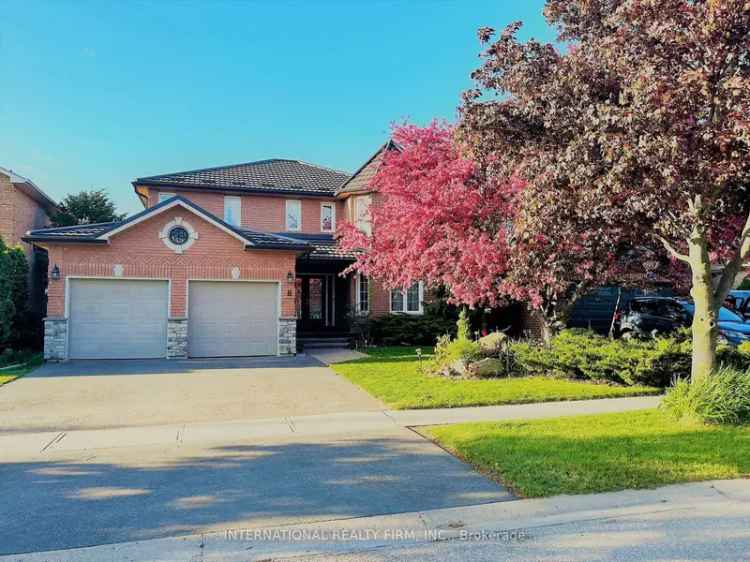 Exceptional 4+2 Bedroom Home in Barrie's Ardagh Neighborhood