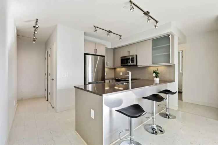 Bright Renfrew Condo 2 Bed 1 Bath Open Concept