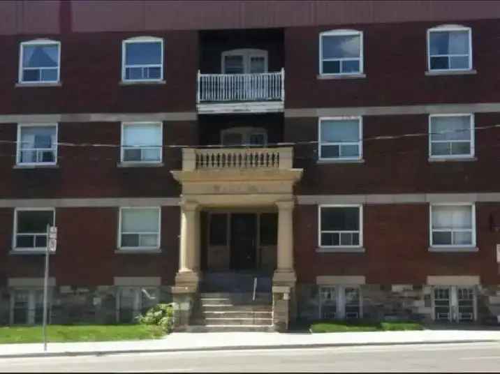 Fabulous 1 Bedroom 1 Bath on Davenport Rd