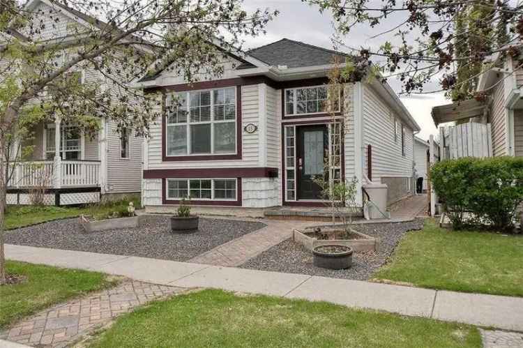 House For Sale in Calgary, Alberta