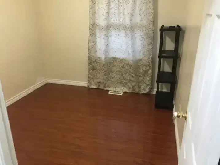 Shared room for Boys near Centennial Scarborough - 469$