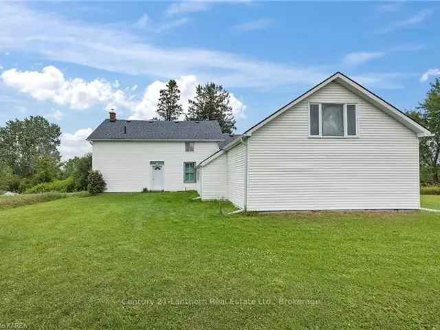 1880s 4-Bedroom Home on 8 Acres Near Napanee