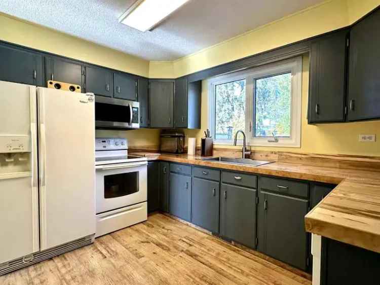 House For Rent in Whitecourt, Alberta