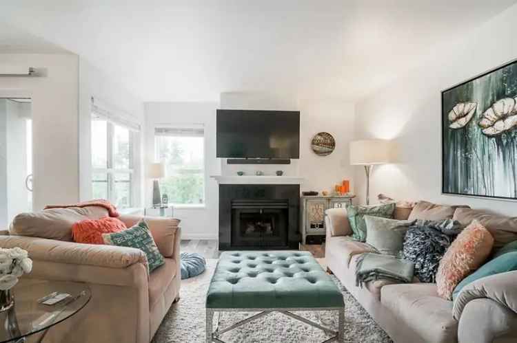 Condo For Sale in White Rock, British Columbia