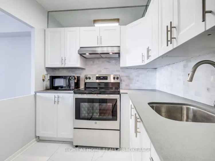 House For Rent in 33, Harbour Square, Toronto, Ontario