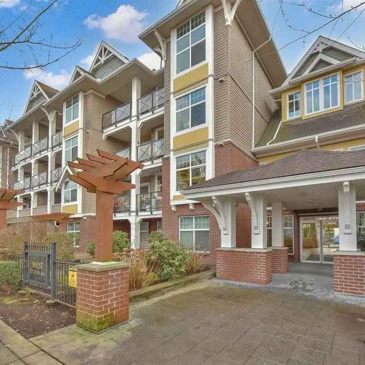 Spacious 2 Bed Condo with Deck Mountain View