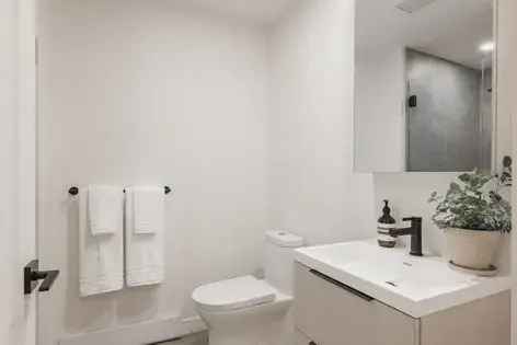 Rent 1 Room Apartment in Montreal with Turnkey Comfort