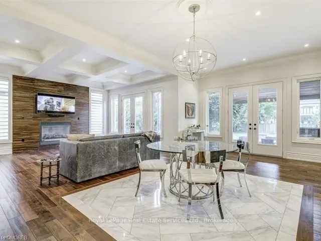 House For Sale in Oakville, Ontario