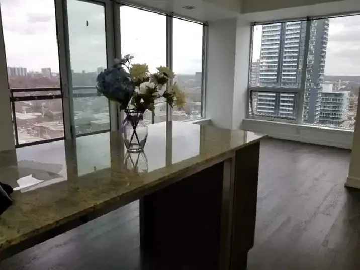 2 Bedroom 2 Bath Downtown Condo Toronto, Available now 大