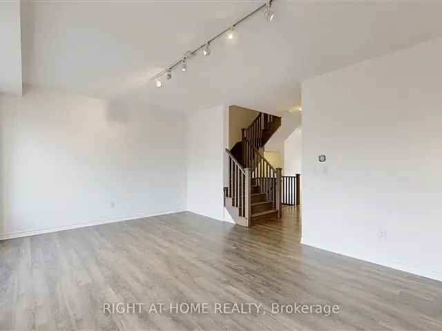 4 Bedroom 4 Bath Townhome Double Garage Modern Kitchen Walkout Balcony