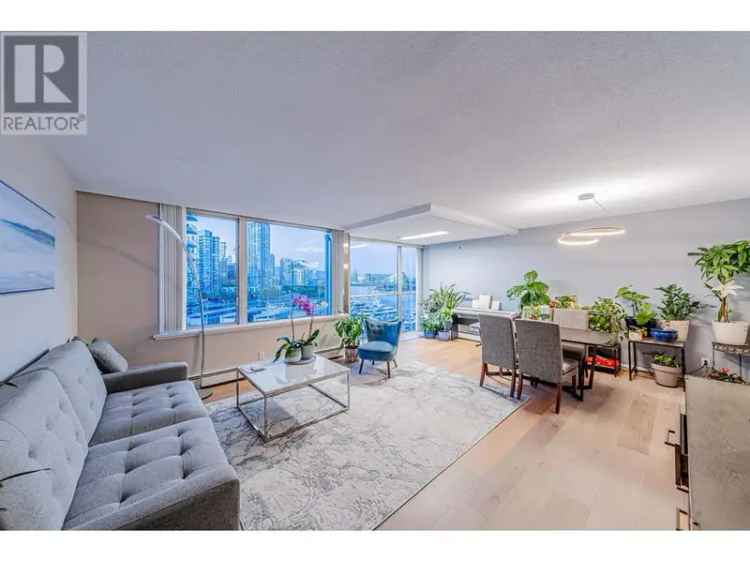 Yaletown Waterfront Sub Penthouse - 2 Beds 2 Baths + Den - Renovated