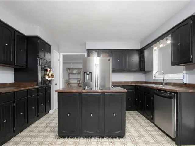 House For Sale in North Middlesex, Ontario