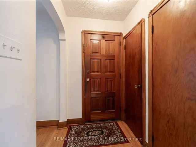 House For Sale in Toronto, Ontario