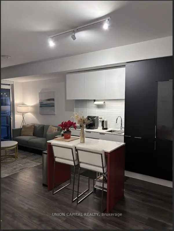 Luxurious 2-Bedroom Condo Yonge Eglinton