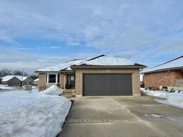 House For Sale in Weyburn, Saskatchewan