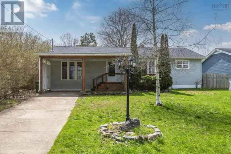 Updated 4-Bedroom Bungalow near 14 Wing Greenwood