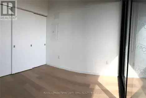 2 rooms apartment of 170 m² in Toronto