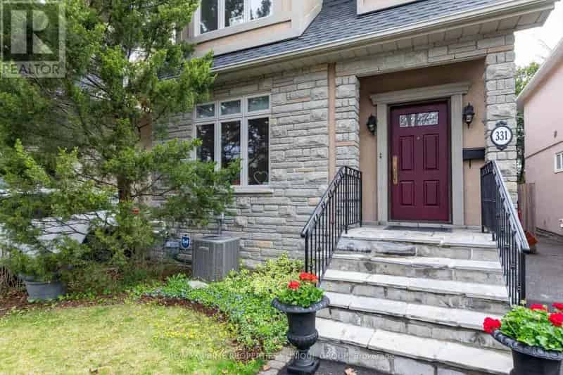 Family Home in Prime North Leaside 4 Beds 4 Baths