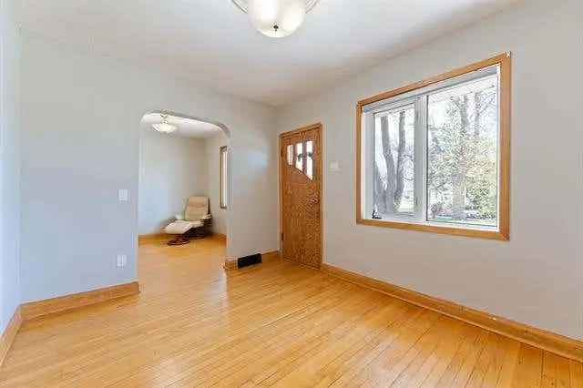 1440sqft 3-Bedroom Home with Potential Upper Suite - Updated