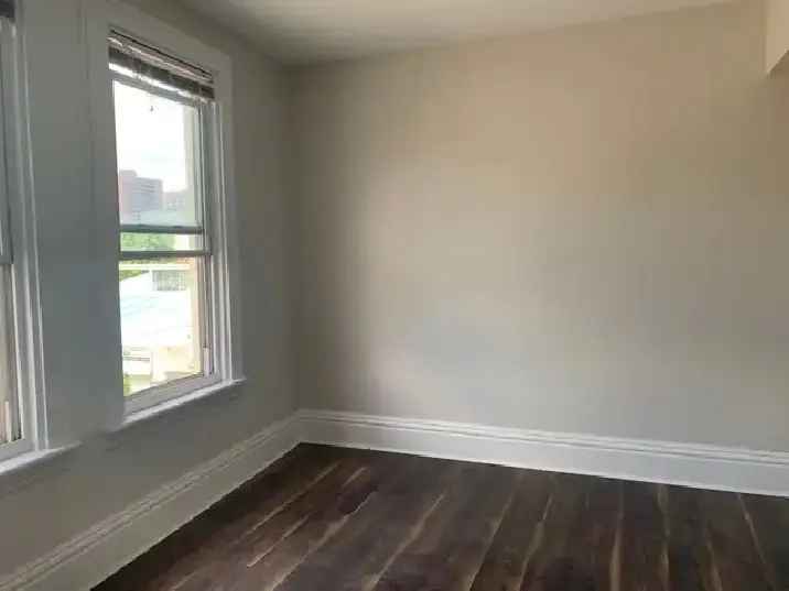 Location! Location! 3 bdrm Apartment