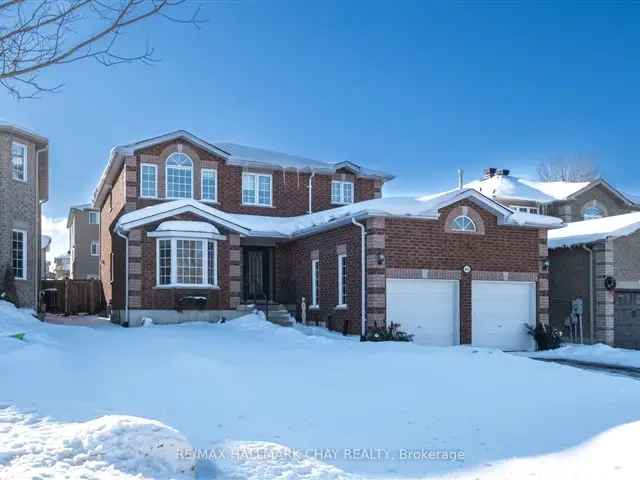 Brick Executive Home in Prestigious Neighbourhood